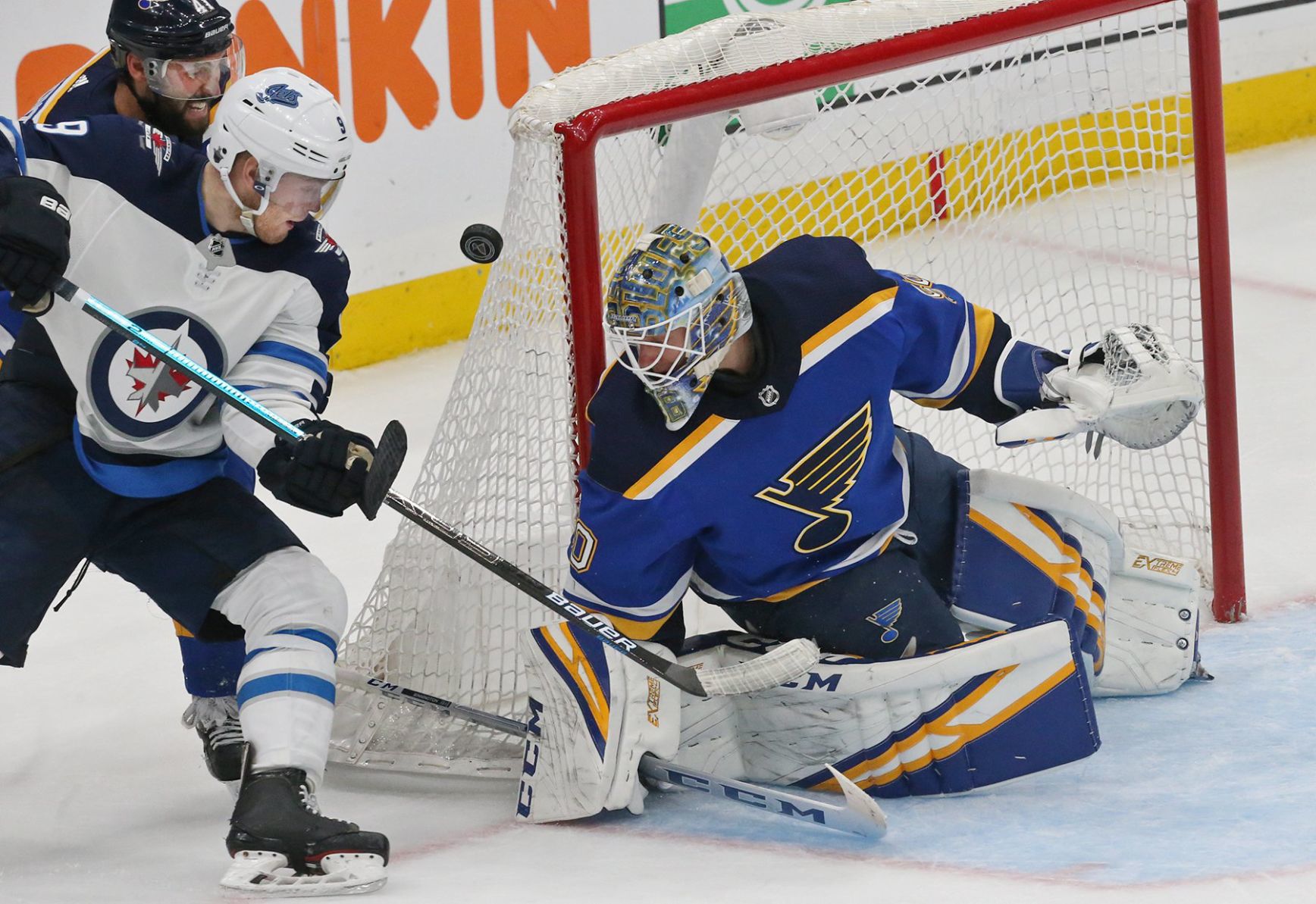 Blues and Jets skate in game 4 at the Enterprise Center